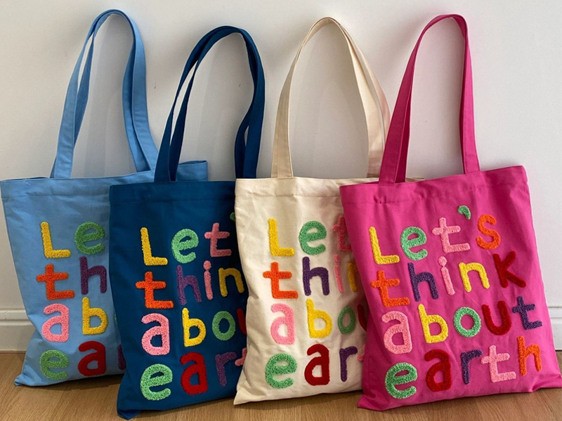 Cotton tote bag with pictorial embroidory