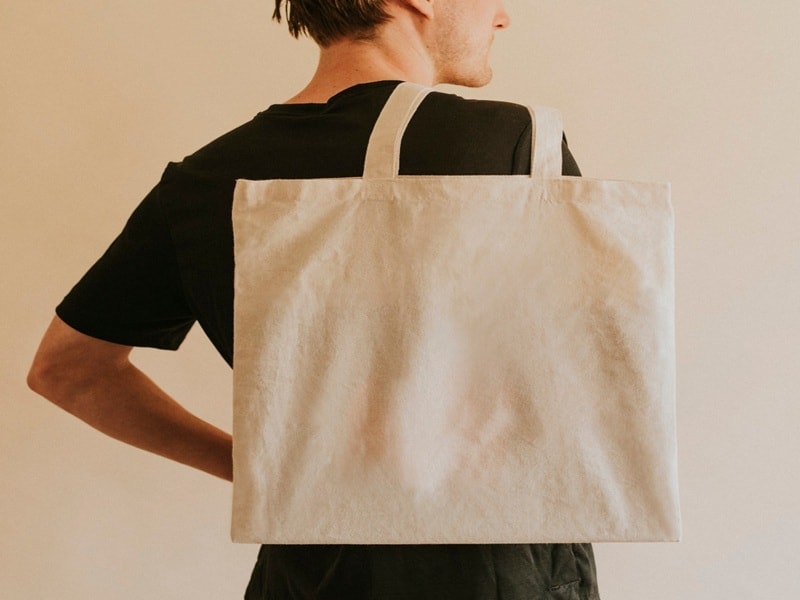 Environment protecting tote bag